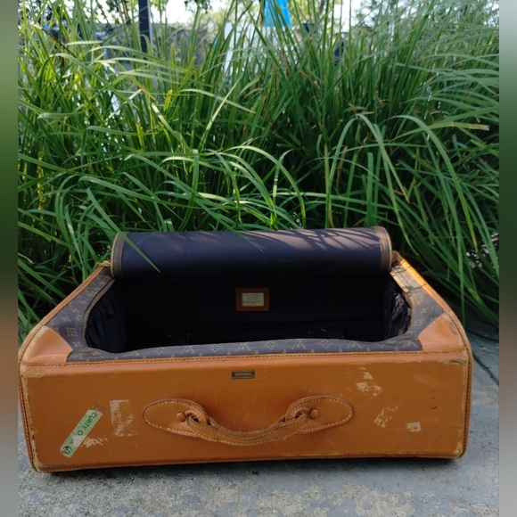 Louis Vuitton Saks Fifth Avenue Soft Sided Suitcase - Picture 9 of 17